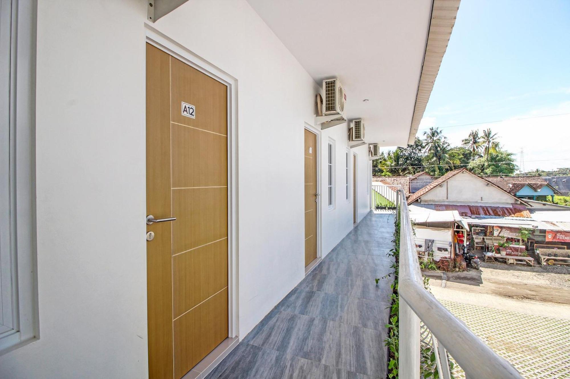 Super Oyo Collection O 92363 Kp Inn Γιογκιακάρτα Εξωτερικό φωτογραφία